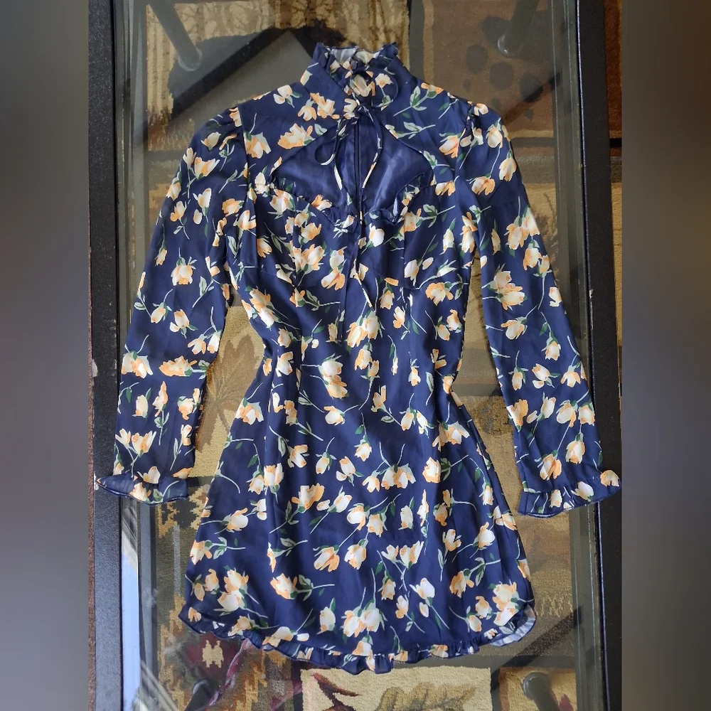 Floral Sweet heart Neck Long Sleeve Dress Collard - Picture 2 of 6